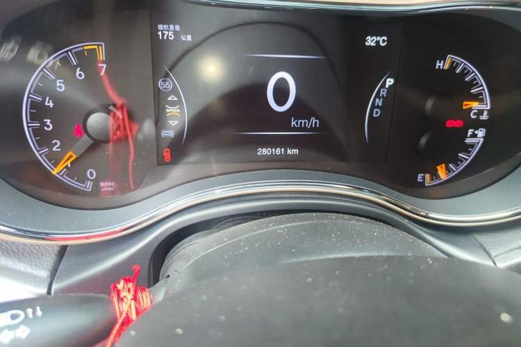 Used Jeep Grand Cherokee 2016 3.0L Comfort Navigation Edition Odometer Close Up