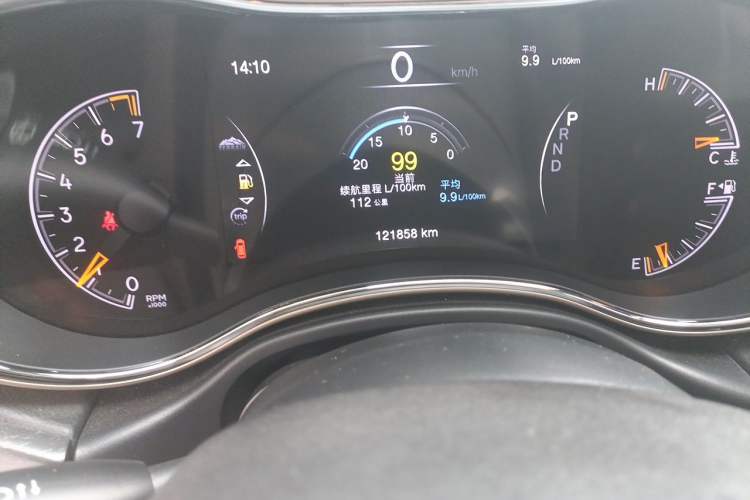 Used Jeep Grand Cherokee 2016 3.0L Comfort Navigation Edition Odometer Close Up