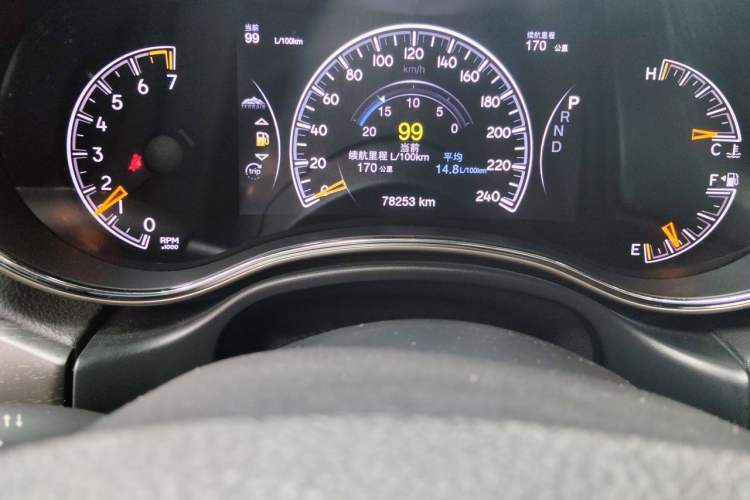 Used Jeep Grand Cherokee 2016 3.0L Comfort Navigation Edition Odometer Close Up