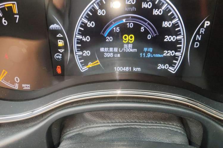 Used Jeep Grand Cherokee 2016 3.0L Elite Navigation Edition Odometer Close Up