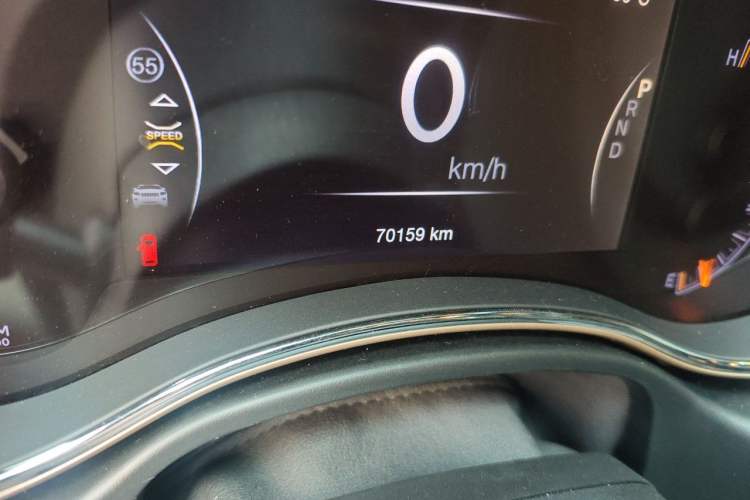 Used Jeep Grand Cherokee 2016 3.0L Comfort Navigation Edition Odometer Close Up