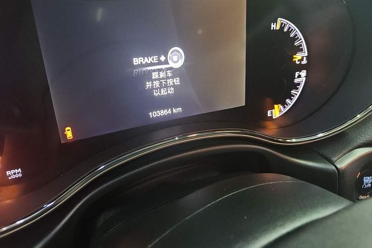 Used Jeep Grand Cherokee 2016 3.0L Comfort Navigation Edition Odometer Close Up