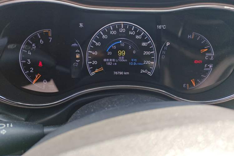 Used Jeep Grand Cherokee 2016 3.0L Comfort Navigation Edition Odometer Close Up