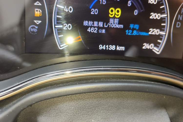 Used Jeep Grand Cherokee 2016 3.0L Comfort Navigation Edition Odometer Close Up