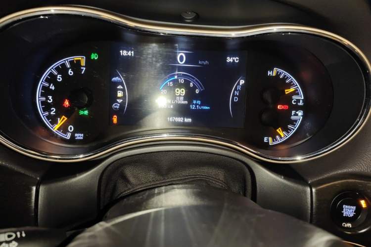 Used Jeep Grand Cherokee 2016 3.0L Comfort Navigation Edition Odometer Close Up