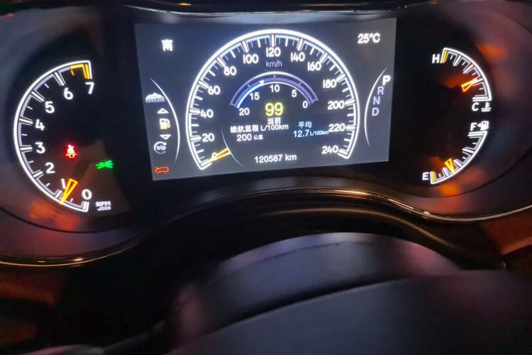 Used Jeep Grand Cherokee 2016 3.0L Comfort Navigation Edition Odometer Close Up