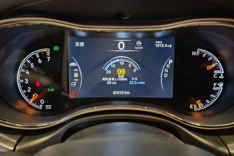 Used Jeep Grand Cherokee 2016 3.0L Comfort Navigation Edition Odometer Close Up