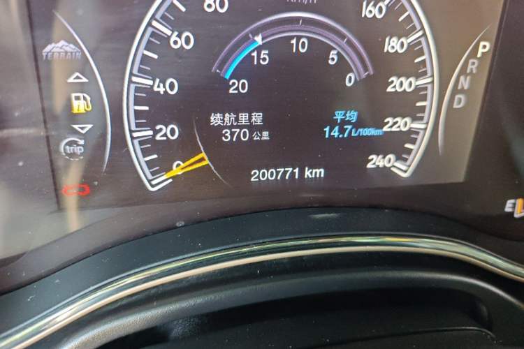 Used Jeep Grand Cherokee 2016 3.0L Comfort Navigation Edition Odometer Close Up