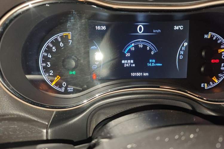 Used Jeep Grand Cherokee 2016 3.0L Comfort Navigation Edition Odometer Close Up