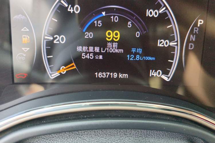 Used Jeep Grand Cherokee 2016 3.0L Elite Navigation Edition Odometer Close Up