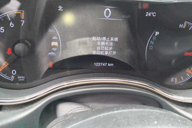 Used Jeep Grand Cherokee 2016 3.0L Comfort Navigation Edition Odometer Close Up