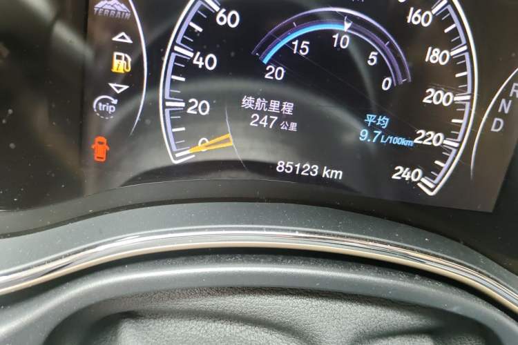 Used Jeep Grand Cherokee 2016 3.0L Comfort Navigation Edition Odometer Close Up