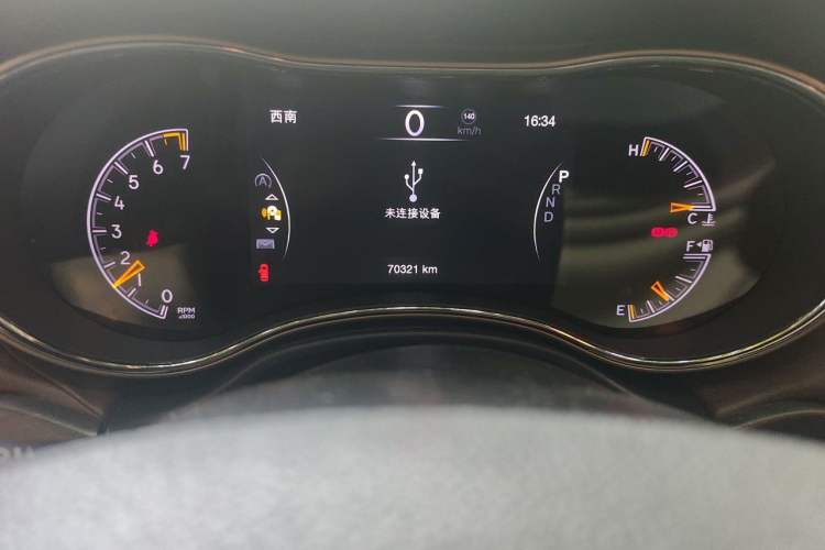 Used Jeep Grand Cherokee 2016 3.0L Comfort Navigation Edition Odometer Close Up