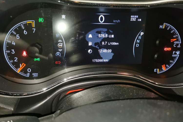 Used Jeep Grand Cherokee 2016 3.0L Comfort Navigation Edition Odometer Close Up