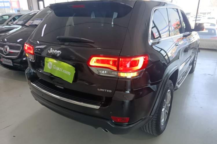 Used Jeep Grand Cherokee 2016 3.0L Comfort Navigation Edition Rear Right 45 Deg