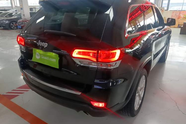 Used Jeep Grand Cherokee 2016 3.0L Elite Navigation Edition Rear Right 45 Deg