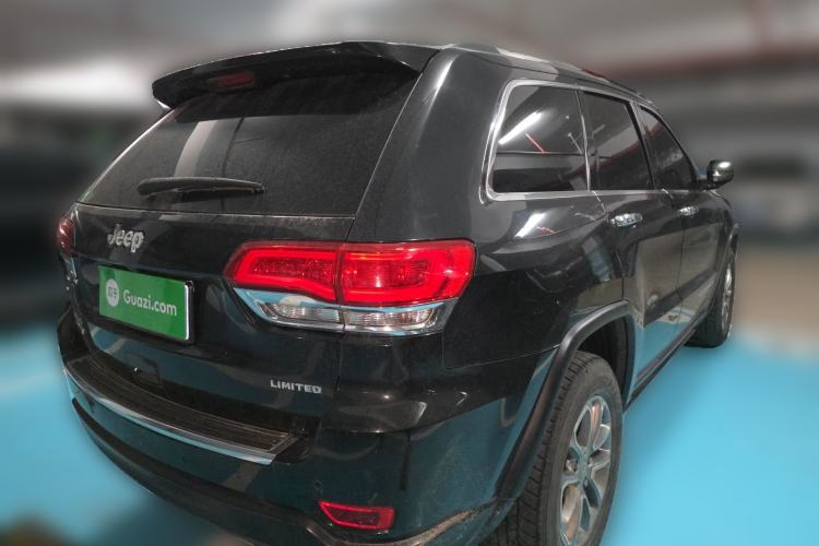 Used Jeep Grand Cherokee 2016 3.0TD Diesel Comfort Navigation Version Rear Right 45 Deg