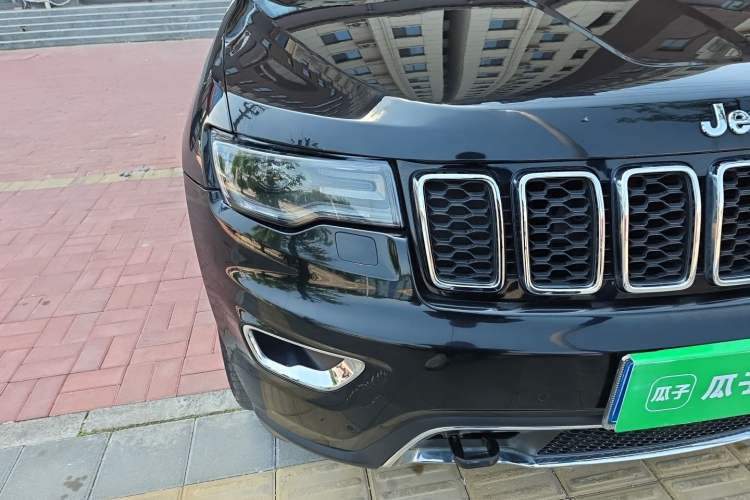 Used Jeep Grand Cherokee  Right Front Headlight