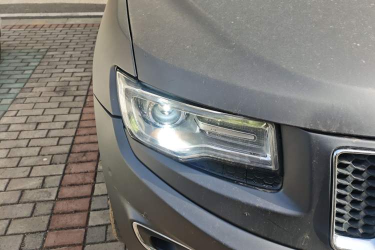Used Jeep Grand Cherokee 2016 3.6L Luxury Navigation Edition Right Front Headlight