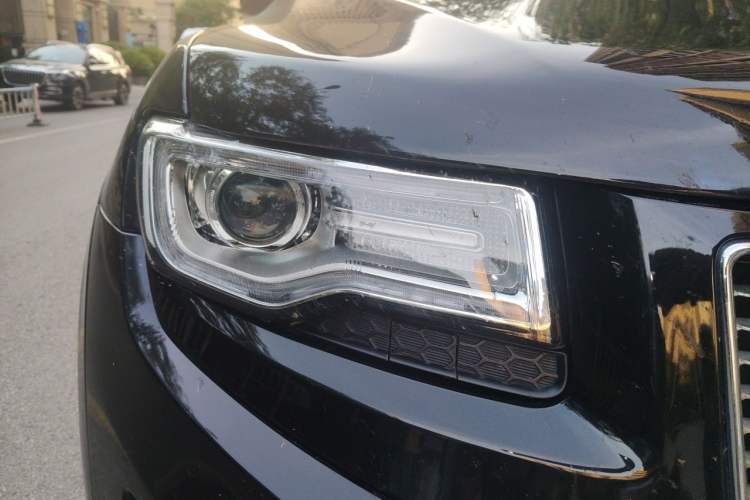 Used Jeep Grand Cherokee 2016 3.0L Elite Navigation Edition Right Front Headlight
