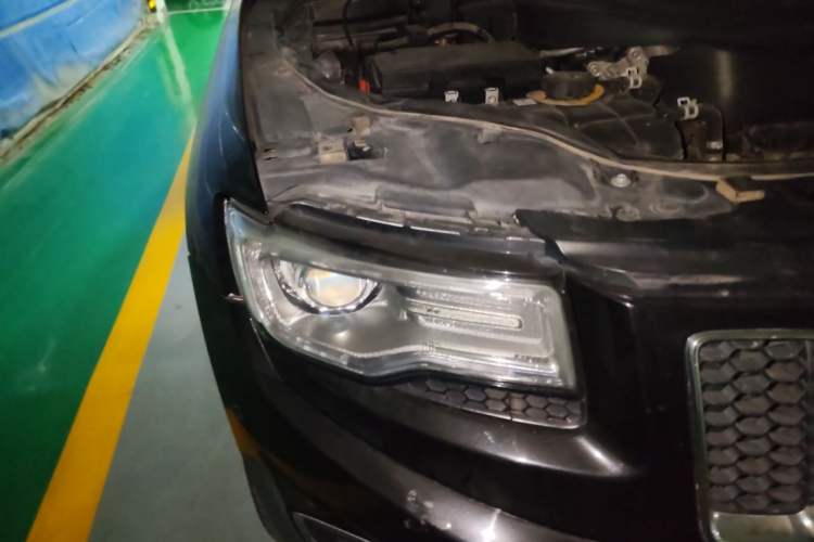 Used Jeep Grand Cherokee 2016 3.6L Luxury Navigation Edition Right Front Headlight
