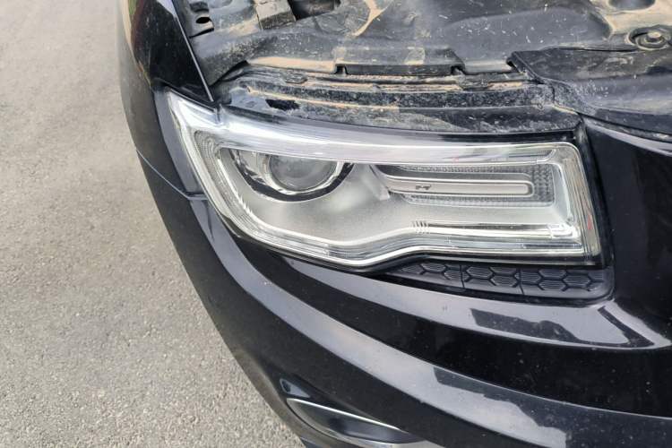 Used Jeep Grand Cherokee 2016 3.0L Elite Navigation Edition Right Front Headlight
