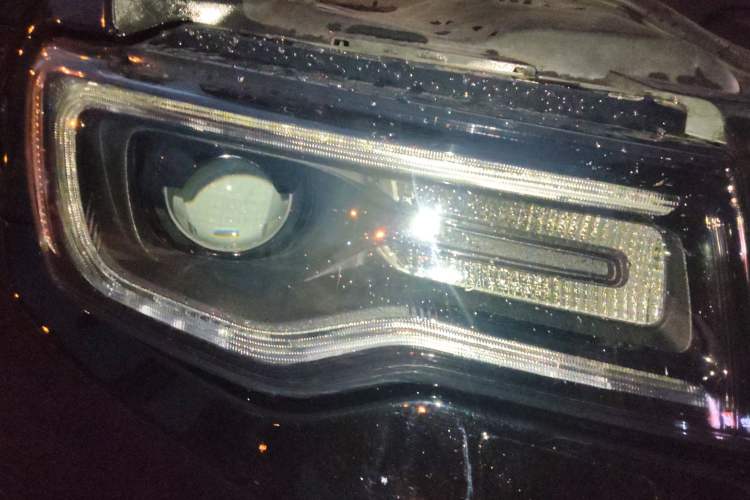 Used Jeep Grand Cherokee 2016 3.0L Elite Navigation Edition Right Front Headlight