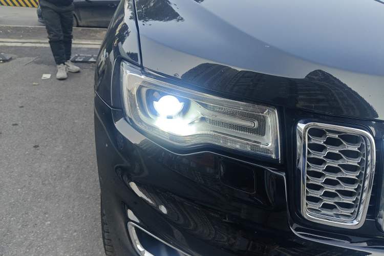 Used Jeep Grand Cherokee 2016 3.6L Elite Navigation Edition Right Front Headlight