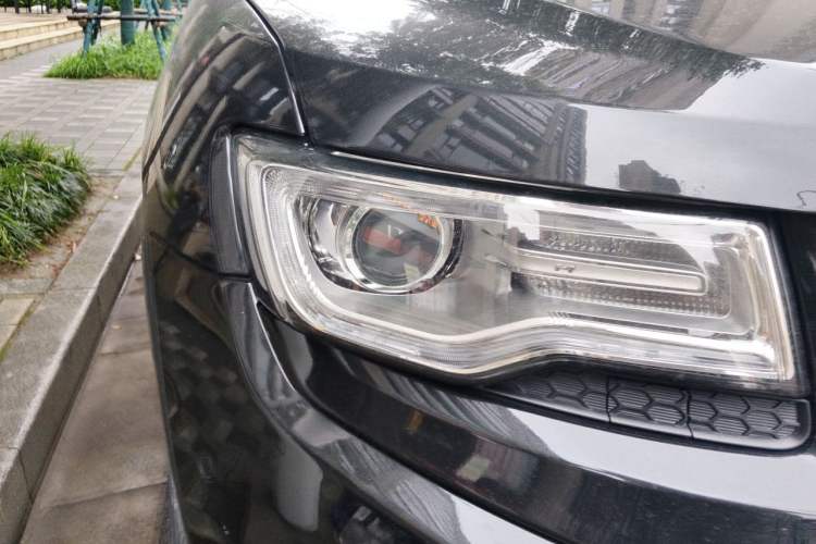 Used Jeep Grand Cherokee 2016 3.0L Comfort Navigation Edition Right Front Headlight