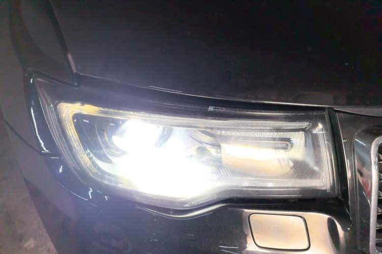 Used Jeep Grand Cherokee 2016 3.0L Comfort Navigation Edition Right Front Headlight