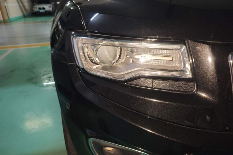 Used Jeep Grand Cherokee 2016 3.0L Comfort Navigation Edition Right Front Headlight