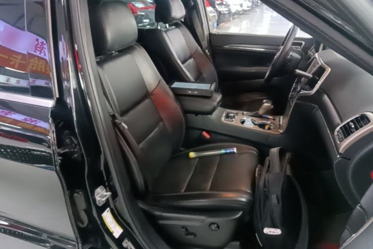 Used Jeep Grand Cherokee 2016 3.0L Elite Navigation Edition Right Front Seat
