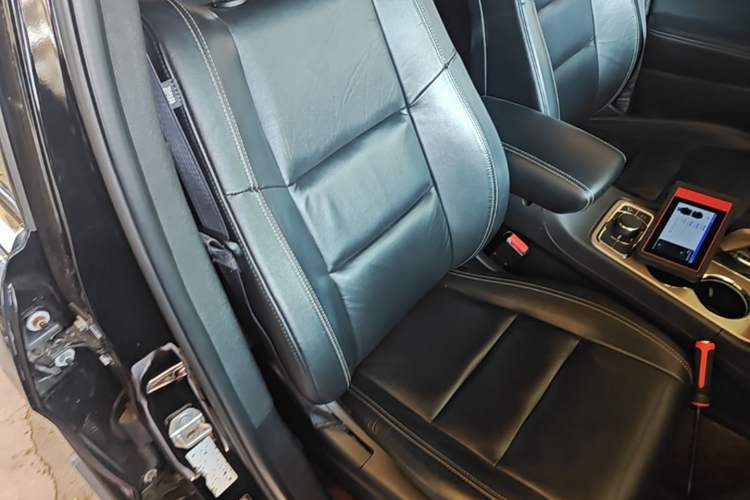 Used Jeep Grand Cherokee 2016 3.0L Comfort Navigation Edition Right Front Seat