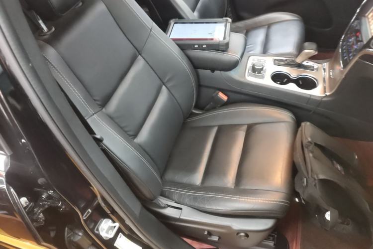 Used Jeep Grand Cherokee 2016 3.0L Comfort Navigation Edition Right Front Seat