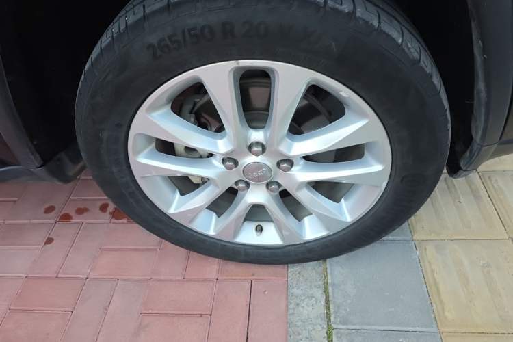Used Jeep Grand Cherokee  Right Front Wheel Hub