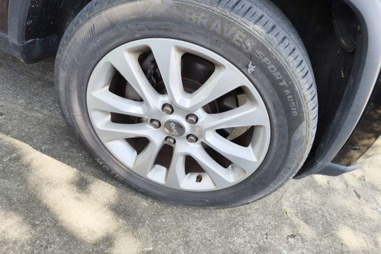 Used Jeep Grand Cherokee 2016 3.0L Comfort Navigation Edition Right Front Wheel Hub