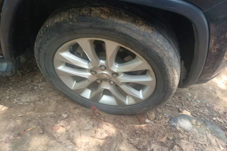 Used Jeep Grand Cherokee 2016 3.0L Comfort Navigation Edition Right Front Wheel Hub