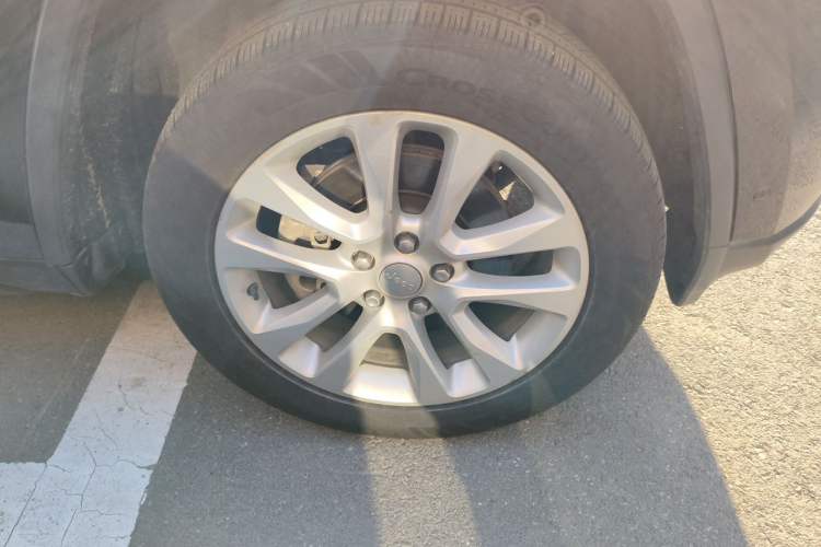 Used Jeep Grand Cherokee 2016 3.0L Elite Navigation Edition Right Front Wheel Hub