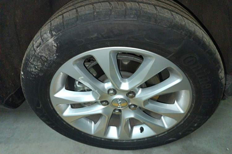 Used Jeep Grand Cherokee 2016 3.0L Comfort Navigation Edition Right Front Wheel Hub