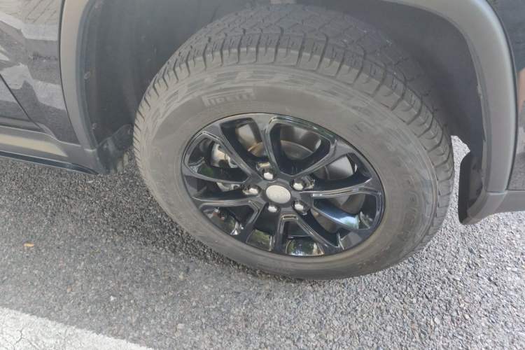 Used Jeep Grand Cherokee 2016 3.0L Comfort Navigation Edition Right Front Wheel Hub