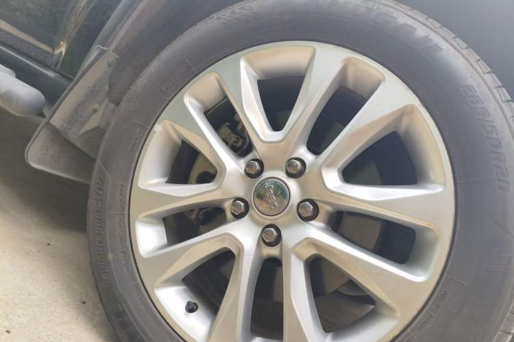 Used Jeep Grand Cherokee 2016 3.0L Comfort Navigation Edition Right Front Wheel Hub