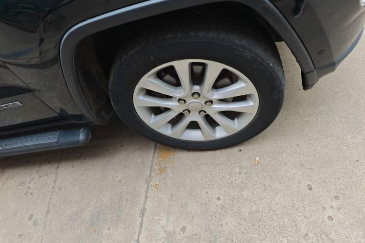 Used Jeep Grand Cherokee  Right Front Wheel Hub