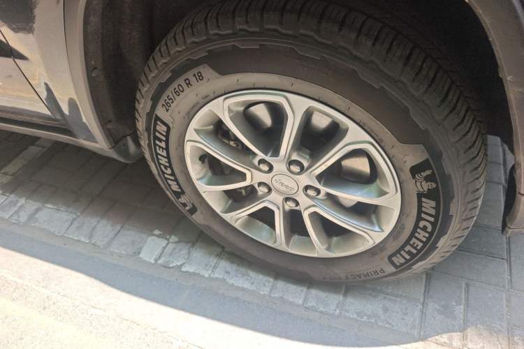Used Jeep Grand Cherokee 2016 3.0L Comfort Navigation Edition Right Front Wheel Hub
