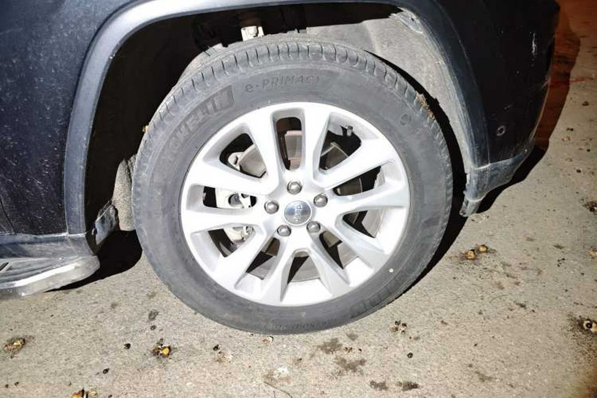 Used Jeep Grand Cherokee 2016 3.0L Comfort Navigation Edition Right Front Wheel Hub