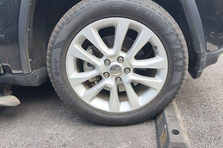 Used Jeep Grand Cherokee 2016 3.0L Elite Navigation Edition Right Front Wheel Hub