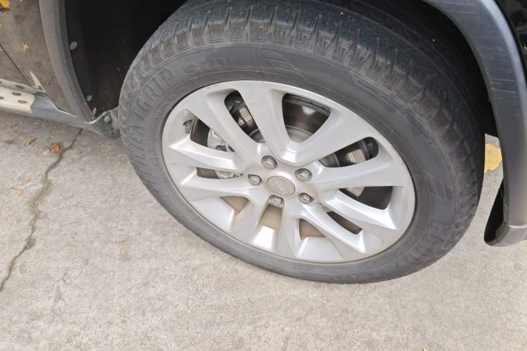Used Jeep Grand Cherokee 2016 3.0L Comfort Navigation Edition Right Front Wheel Hub
