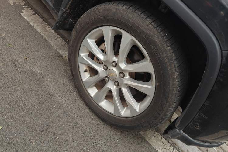 Used Jeep Grand Cherokee 2016 3.6L 75th Anniversary Tribute Edition Right Front Wheel Hub