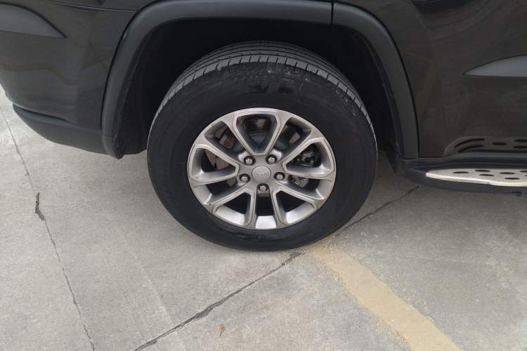Used Jeep Grand Cherokee 2016 3.0L Comfort Navigation Edition Right Rear Wheel Hub
