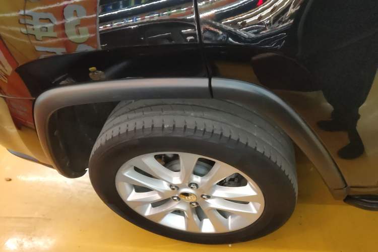 Used Jeep Grand Cherokee 2016 3.0L Comfort Navigation Edition Right Rear Wheel Hub