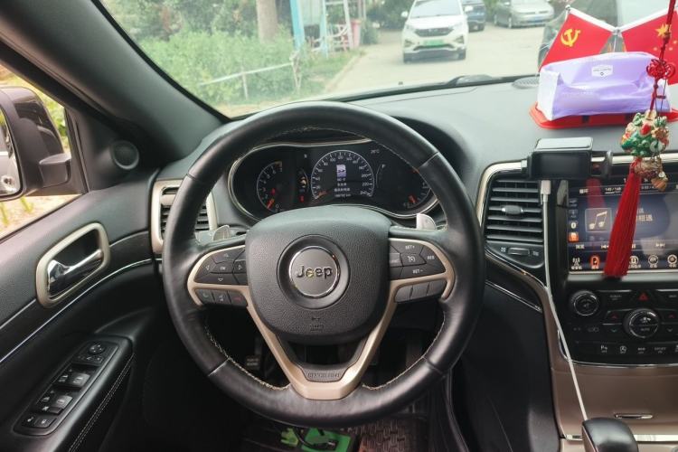 Used Jeep Grand Cherokee 2016 3.0L Comfort Navigation Edition Steering Wheel